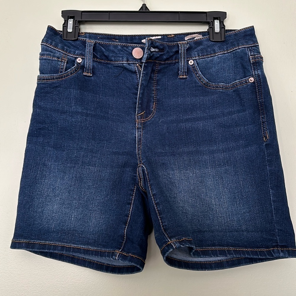 Seven7 dark wash weekend short.